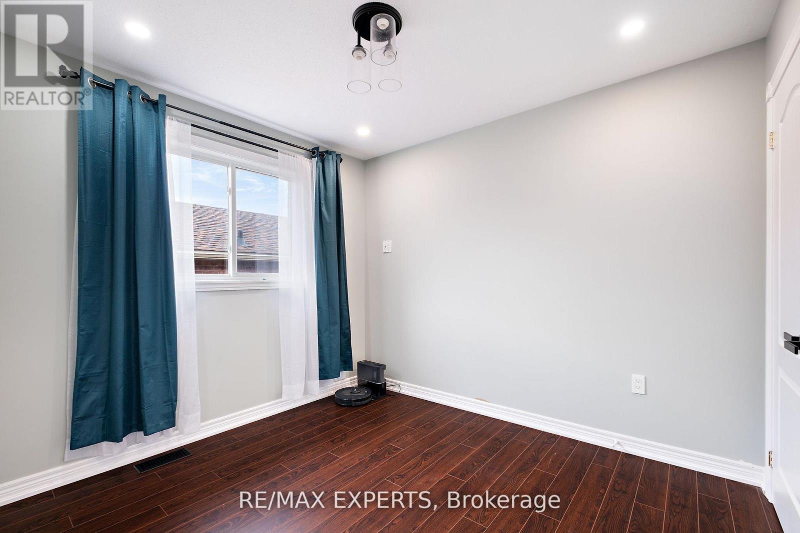 14 Aishford Road, Bradford West Gwillimbury (Bradford), Ontario  L3Z 3E3 - Photo 8 - N12508058