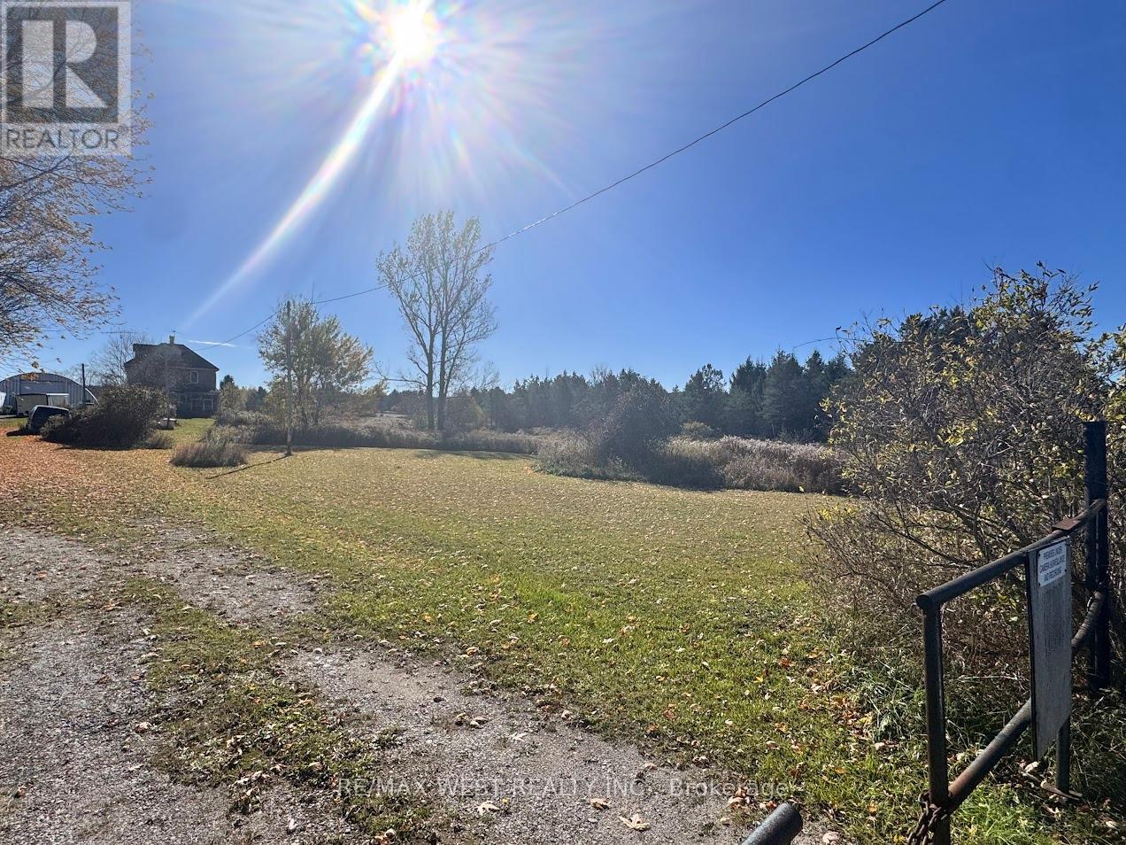 211 Queen Street W, Springwater, Ontario  L0L 1P0 - Photo 2 - S12507732