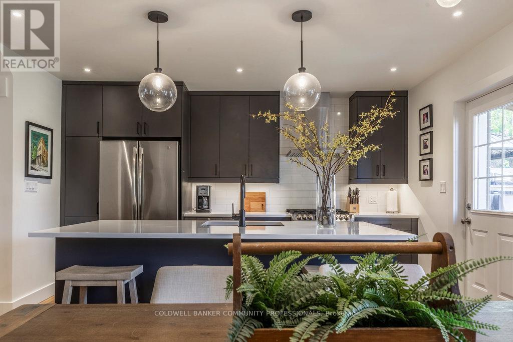 284 Houghton Avenue S, Hamilton, Ontario  L8K 2N3 - Photo 14 - X12501596