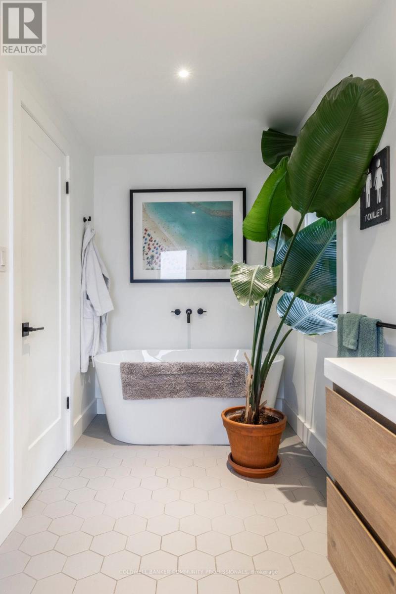 284 Houghton Avenue S, Hamilton, Ontario  L8K 2N3 - Photo 36 - X12501596