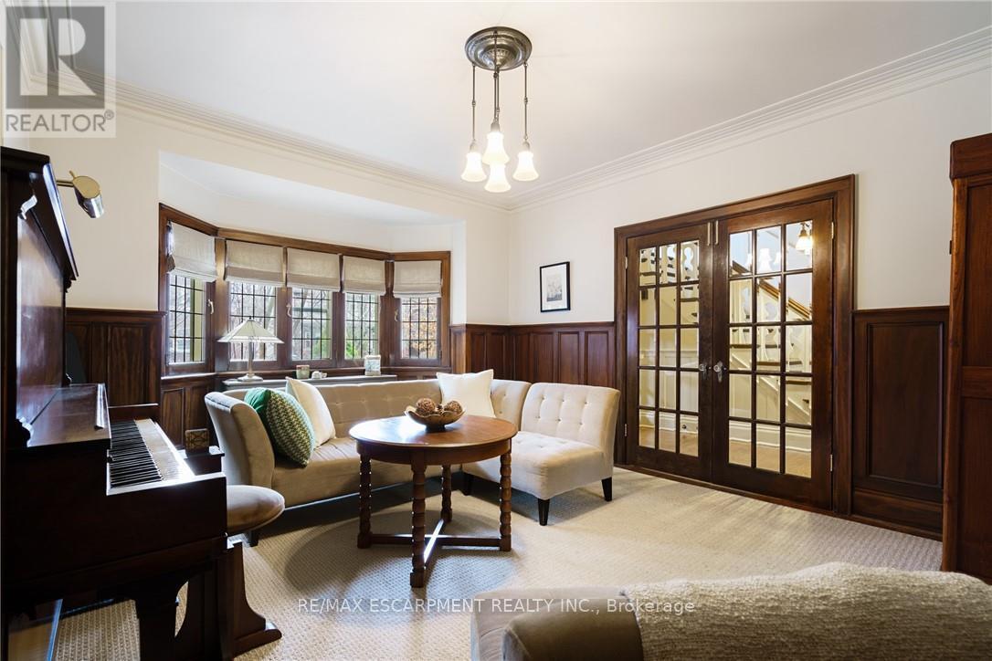 2 Oak Knoll Drive, Hamilton, Ontario  L8S 4C3 - Photo 8 - X12507062