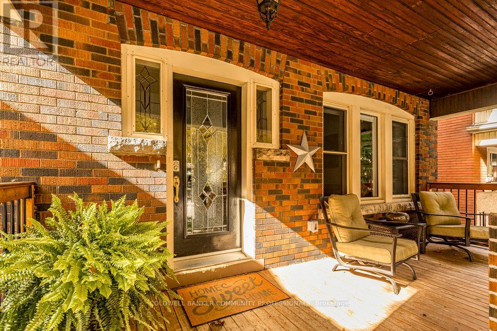 284 Houghton Avenue S, Hamilton, Ontario  L8K 2N3 - Photo 4 - X12501596