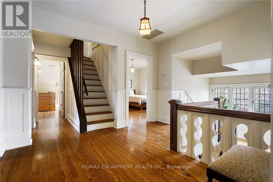 2 Oak Knoll Drive, Hamilton, Ontario  L8S 4C3 - Photo 31 - X12507062