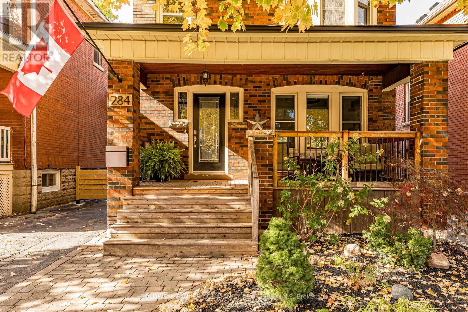 284 Houghton Avenue S, Hamilton, Ontario  L8K 2N3 - Photo 3 - X12501596