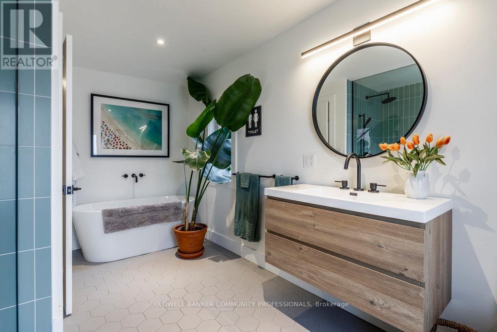 284 Houghton Avenue S, Hamilton, Ontario  L8K 2N3 - Photo 35 - X12501596