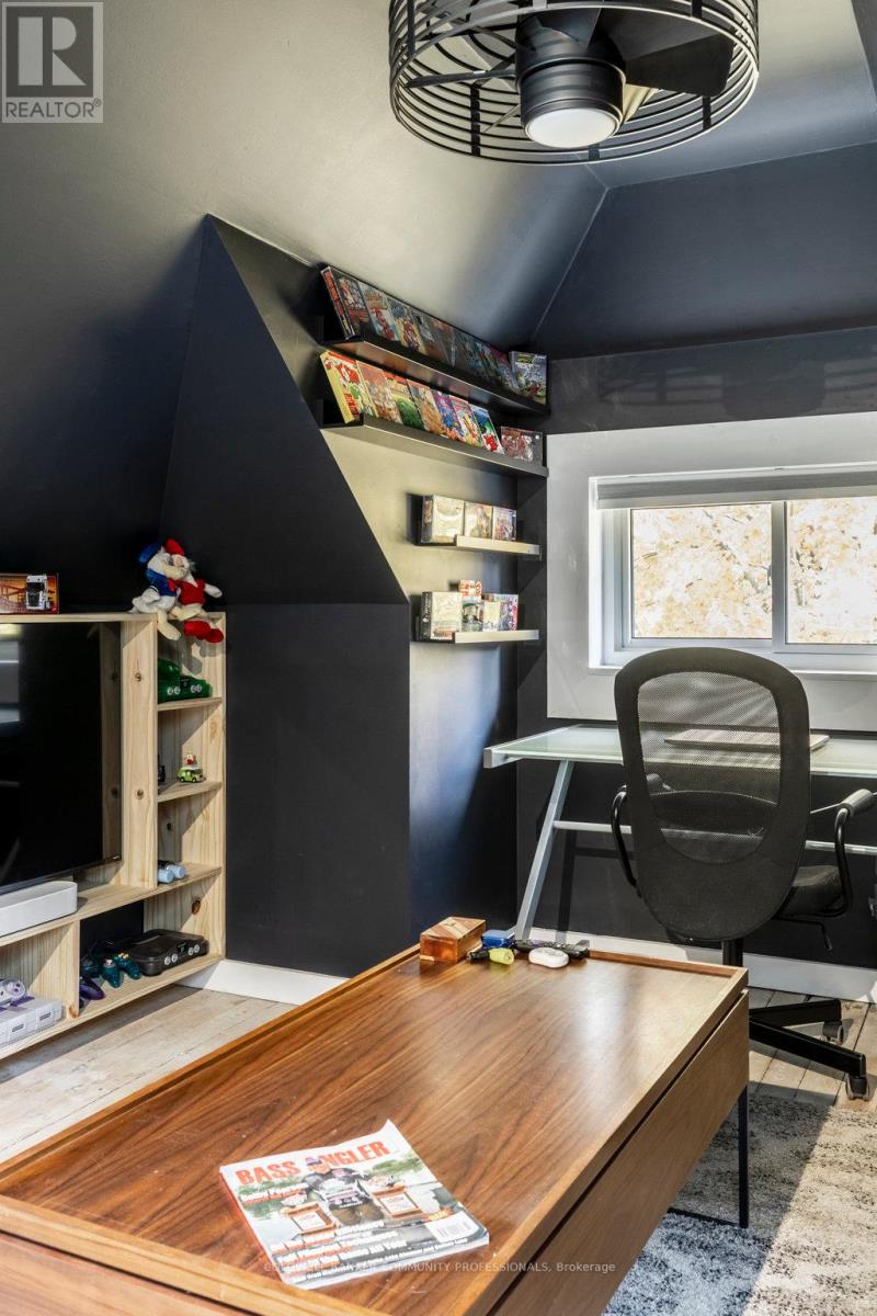 284 Houghton Avenue S, Hamilton, Ontario  L8K 2N3 - Photo 38 - X12501596