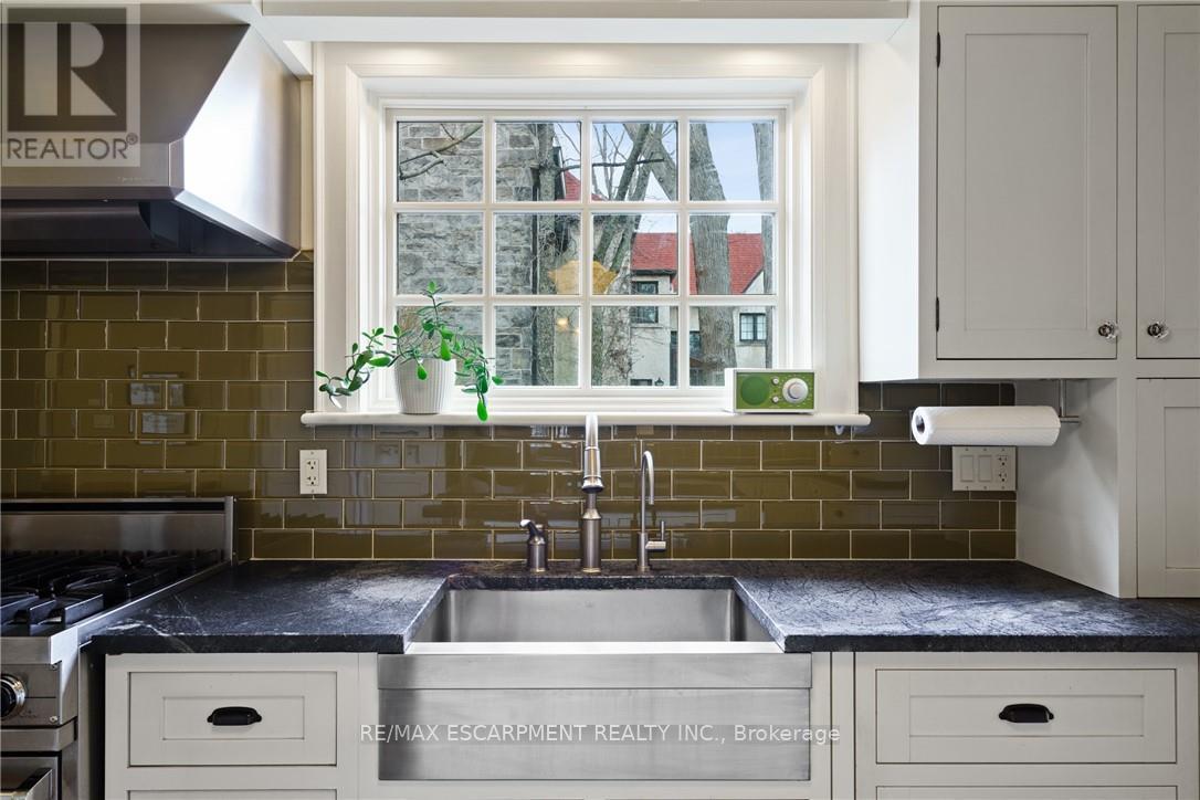 2 Oak Knoll Drive, Hamilton, Ontario  L8S 4C3 - Photo 21 - X12507062