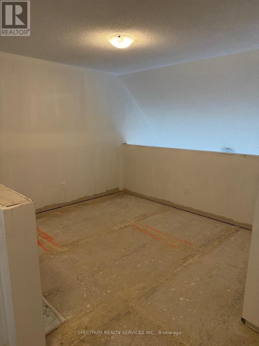 123 Muzzo Drive, Brampton, Ontario  L6R 3Y4 - Photo 10 - W12507742