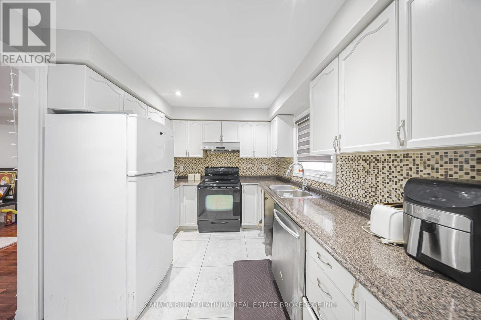 71 Ravenswood Drive, Brampton, Ontario  L6Y 4A1 - Photo 20 - W12507798