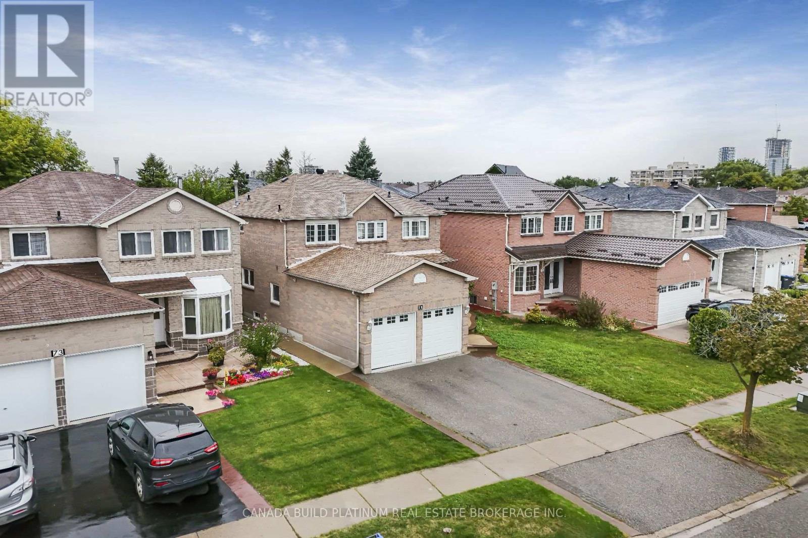 71 Ravenswood Drive, Brampton, Ontario  L6Y 4A1 - Photo 5 - W12507798