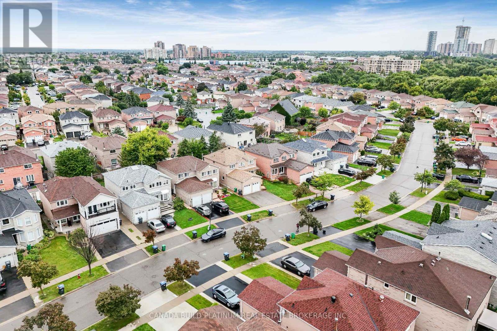 71 Ravenswood Drive, Brampton, Ontario  L6Y 4A1 - Photo 8 - W12507798