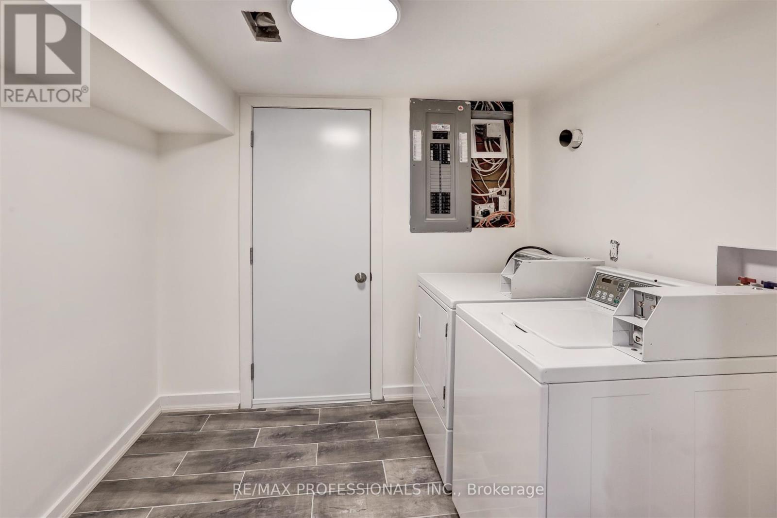 Bsmt - 24 Chryessa Avenue, Toronto (Rockcliffe-Smythe), Ontario  M6N 4T5 - Photo 7 - W12507926