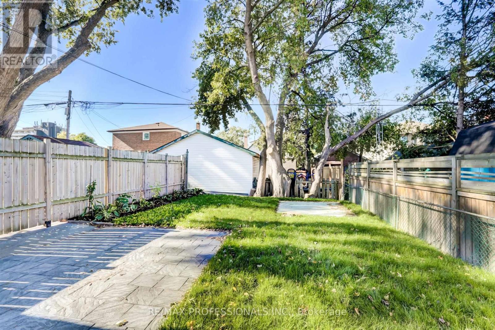 Bsmt - 24 Chryessa Avenue, Toronto (Rockcliffe-Smythe), Ontario  M6N 4T5 - Photo 8 - W12507926