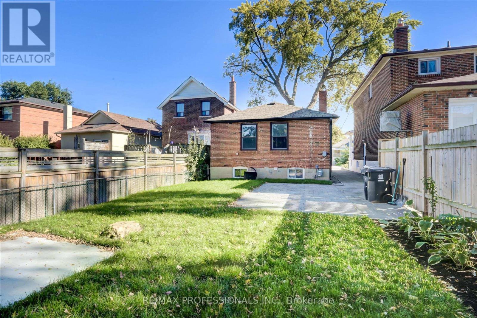 Bsmt - 24 Chryessa Avenue, Toronto (Rockcliffe-Smythe), Ontario  M6N 4T5 - Photo 9 - W12507926