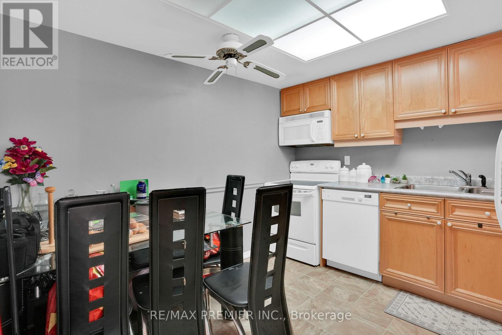 505 - 8 Lisa Street, Brampton, Ontario  L6T 4S6 - Photo 2 - W12507950