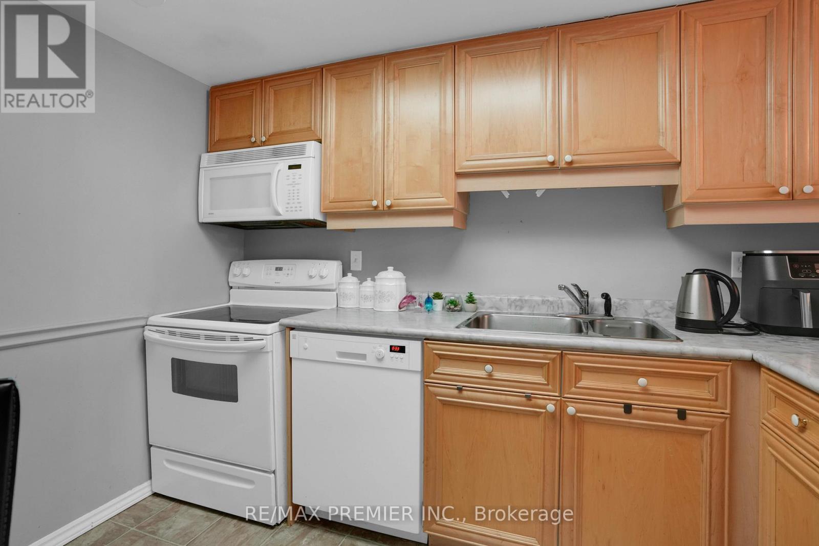 505 - 8 Lisa Street, Brampton, Ontario  L6T 4S6 - Photo 3 - W12507950