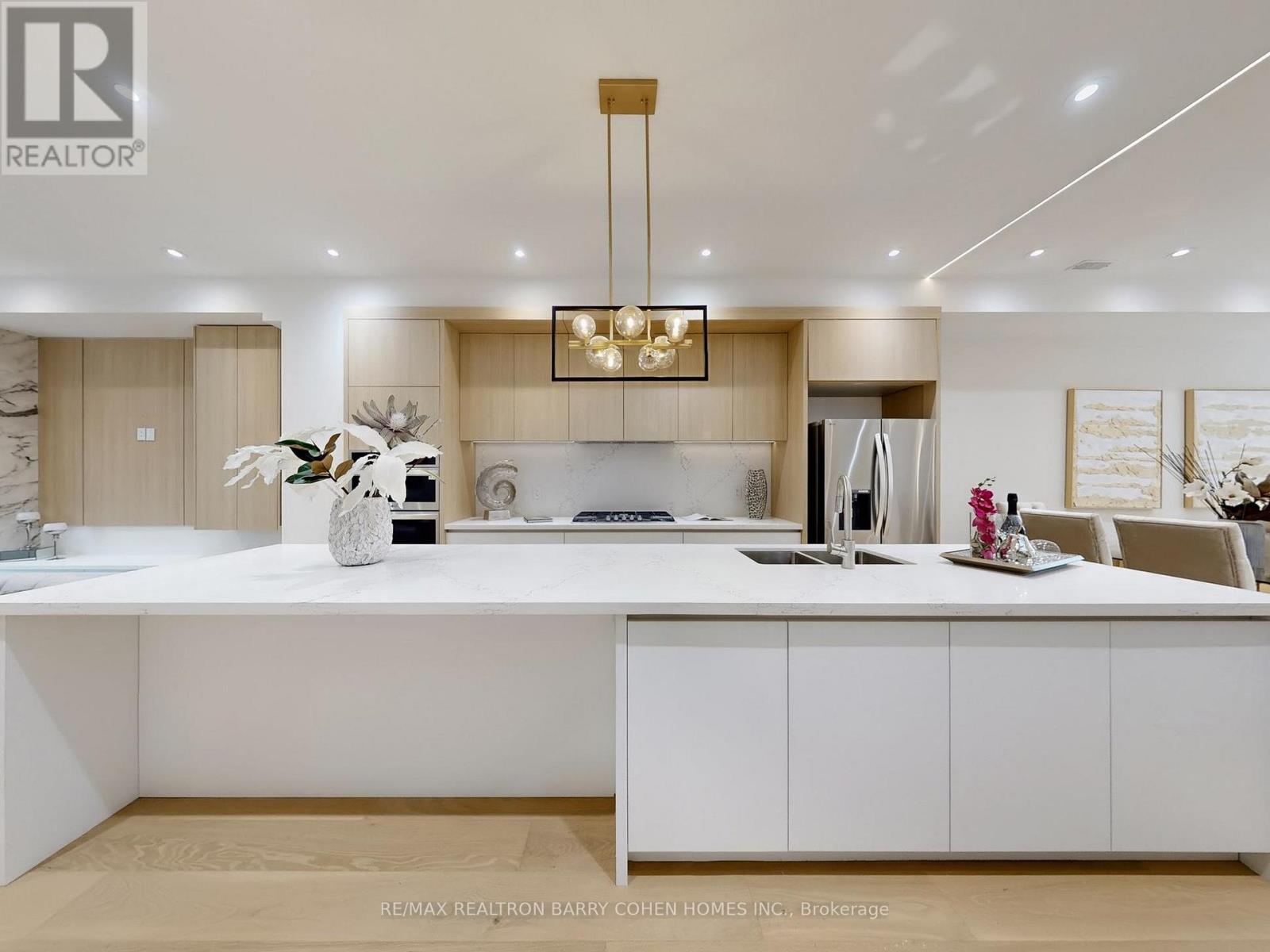 112 Newcastle Street, Toronto, Ontario  M8Z 1C8 - Photo 5 - W12507954