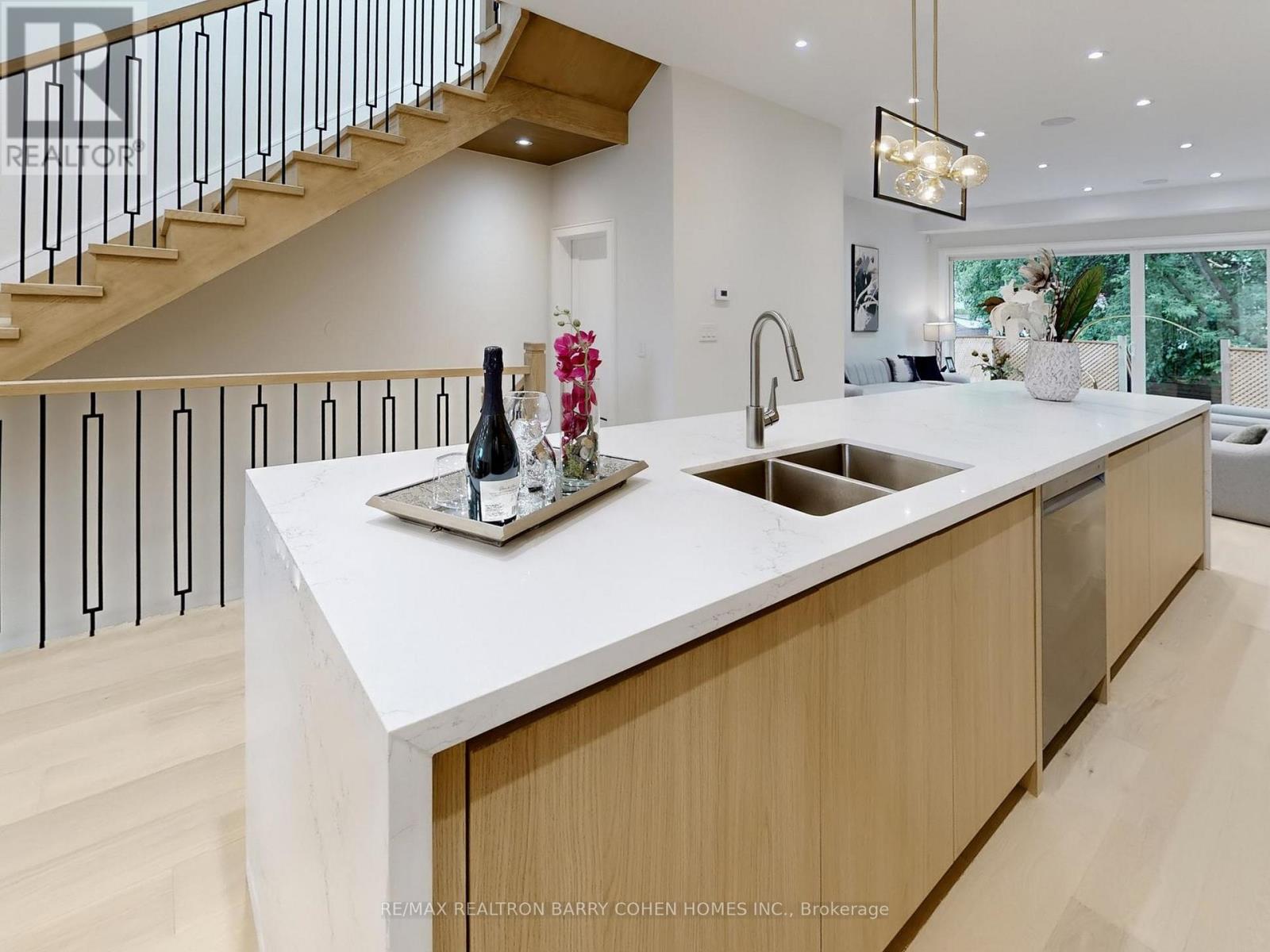 112 Newcastle Street, Toronto, Ontario  M8Z 1C8 - Photo 6 - W12507954