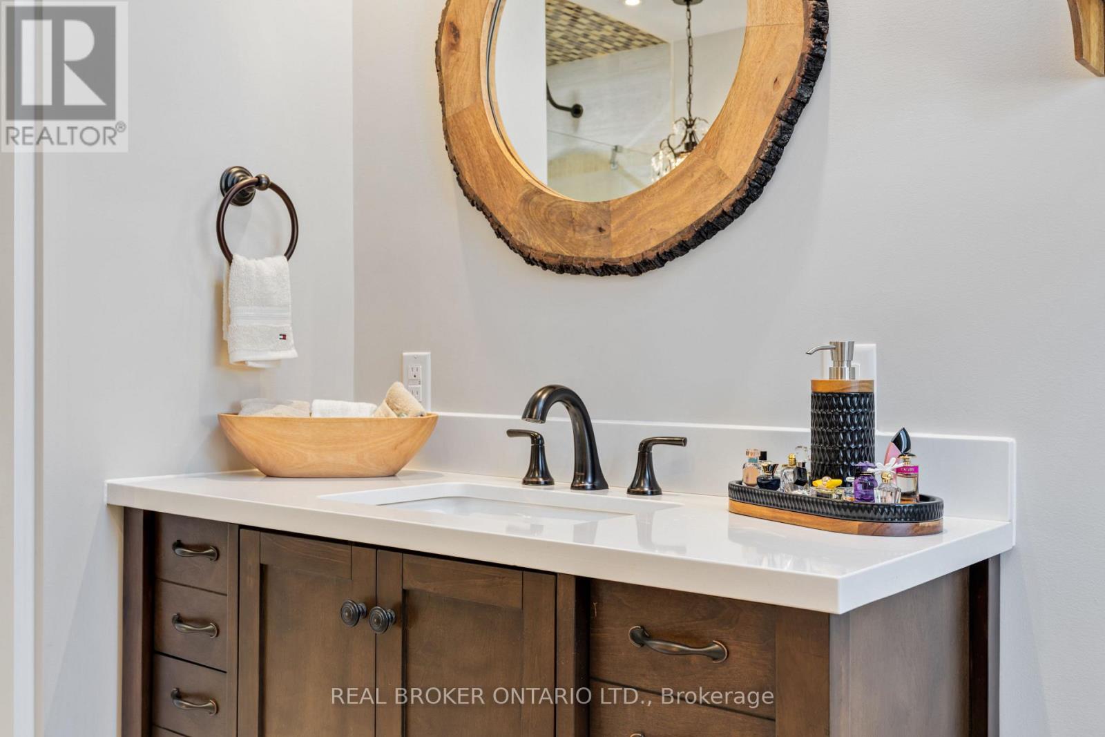 13 Pine Tree Crescent, Brampton, Ontario  L6W 1C7 - Photo 30 - W12507994