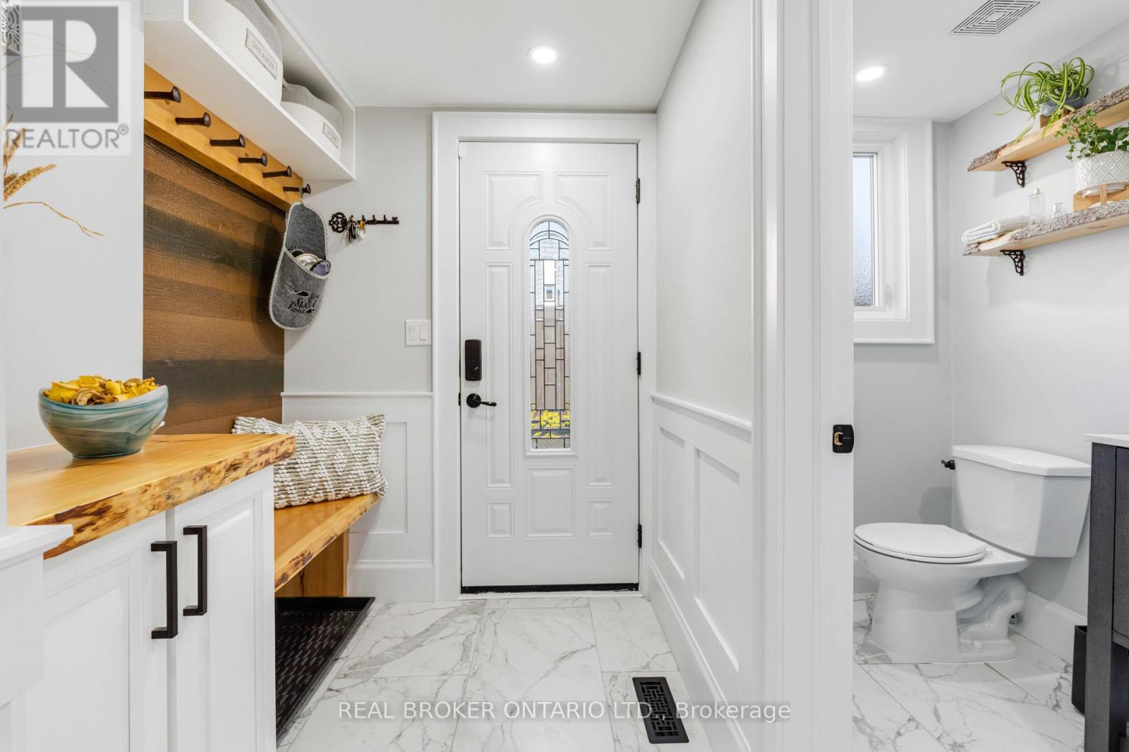 13 Pine Tree Crescent, Brampton, Ontario  L6W 1C7 - Photo 8 - W12507994