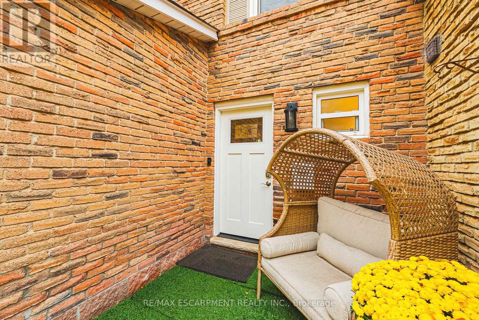 5 - 4201 Longmoor Drive, Burlington, Ontario  L7L 5J9 - Photo 3 - W12507998