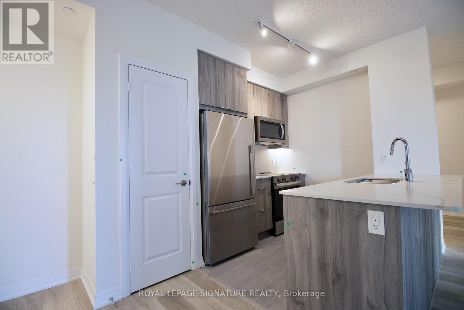 1105 - 15 Watergarden Drive, Mississauga, Ontario  L5R 0H4 - Photo 10 - W12508008