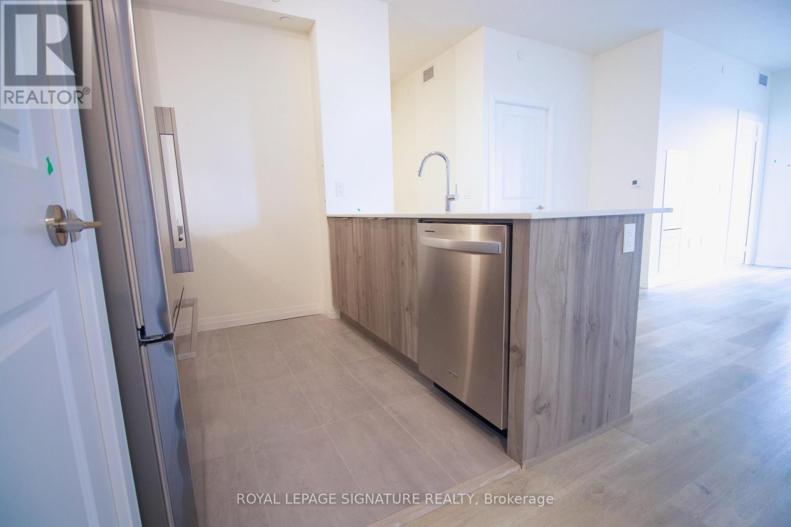 1105 - 15 Watergarden Drive, Mississauga, Ontario  L5R 0H4 - Photo 12 - W12508008