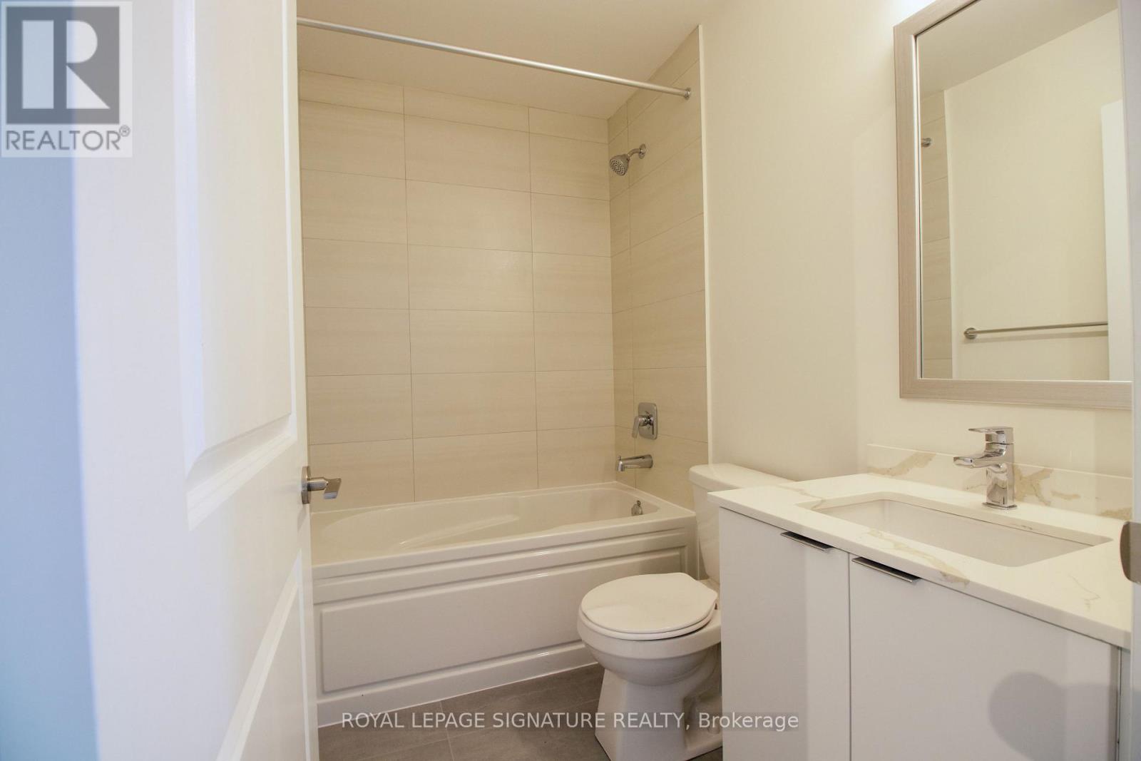 1105 - 15 Watergarden Drive, Mississauga, Ontario  L5R 0H4 - Photo 3 - W12508008