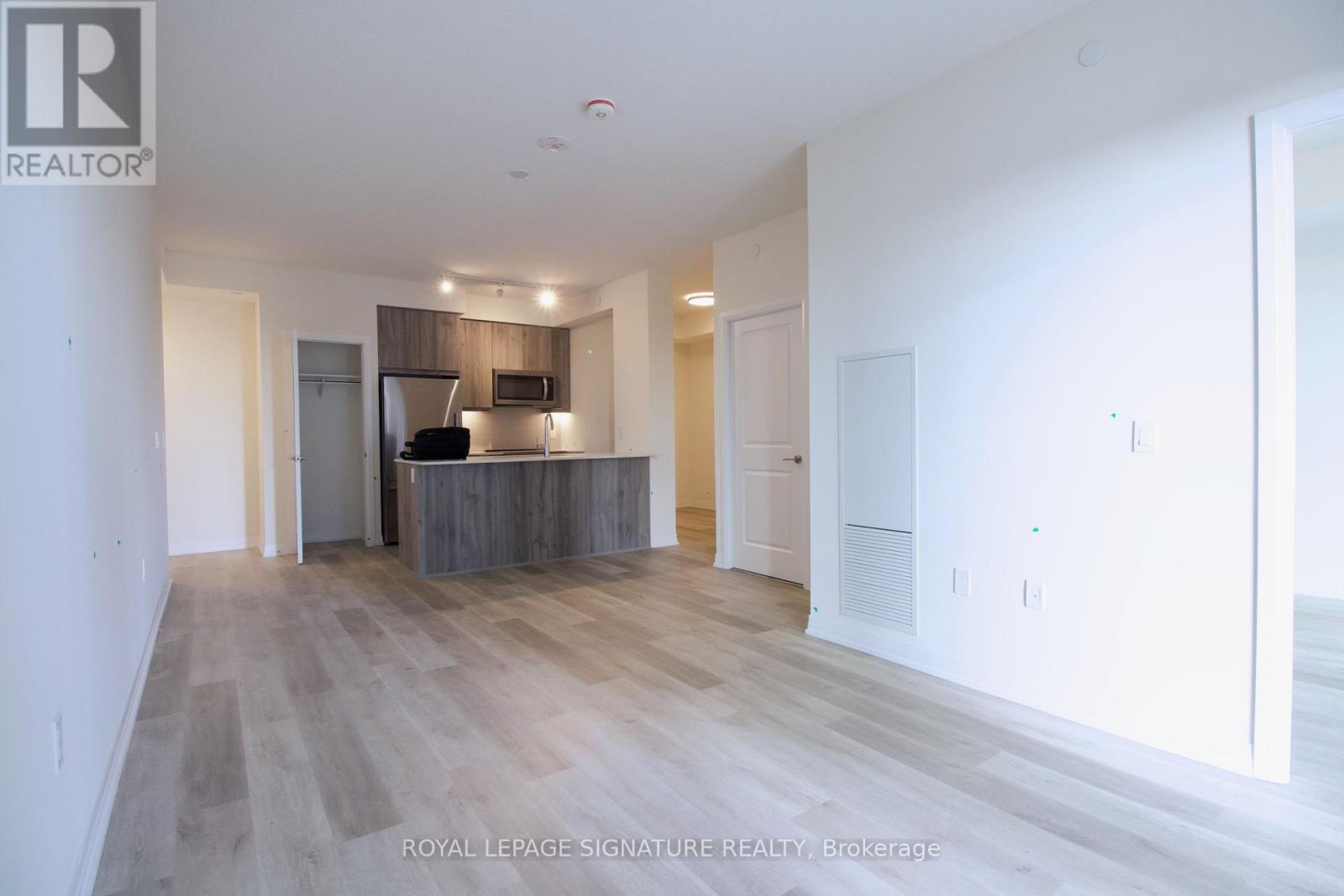 1105 - 15 Watergarden Drive, Mississauga, Ontario  L5R 0H4 - Photo 4 - W12508008