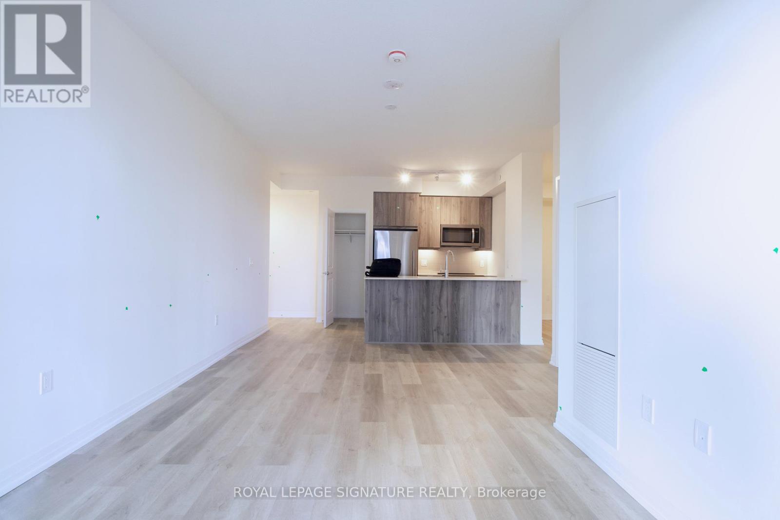 1105 - 15 Watergarden Drive, Mississauga, Ontario  L5R 0H4 - Photo 5 - W12508008