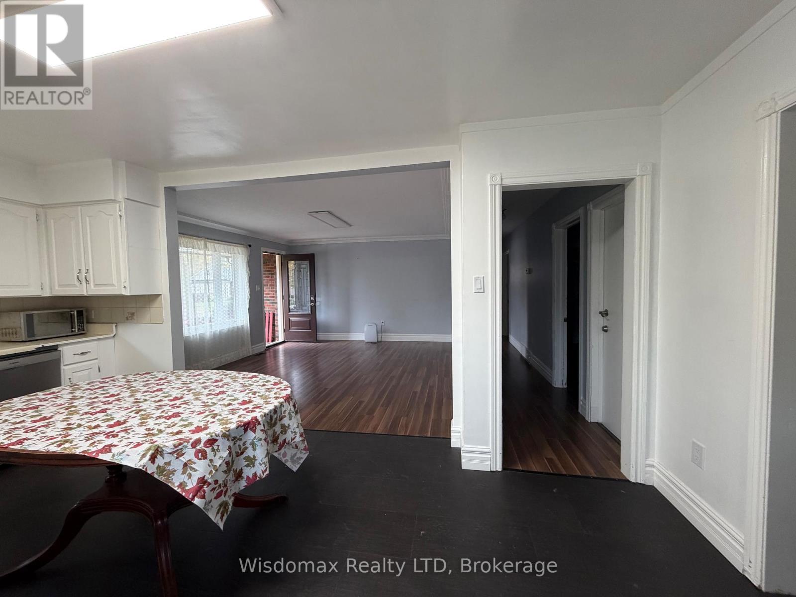 25 Ted Street, St. Catharines, Ontario L2N 1E6 - Photo 3 - X12500262