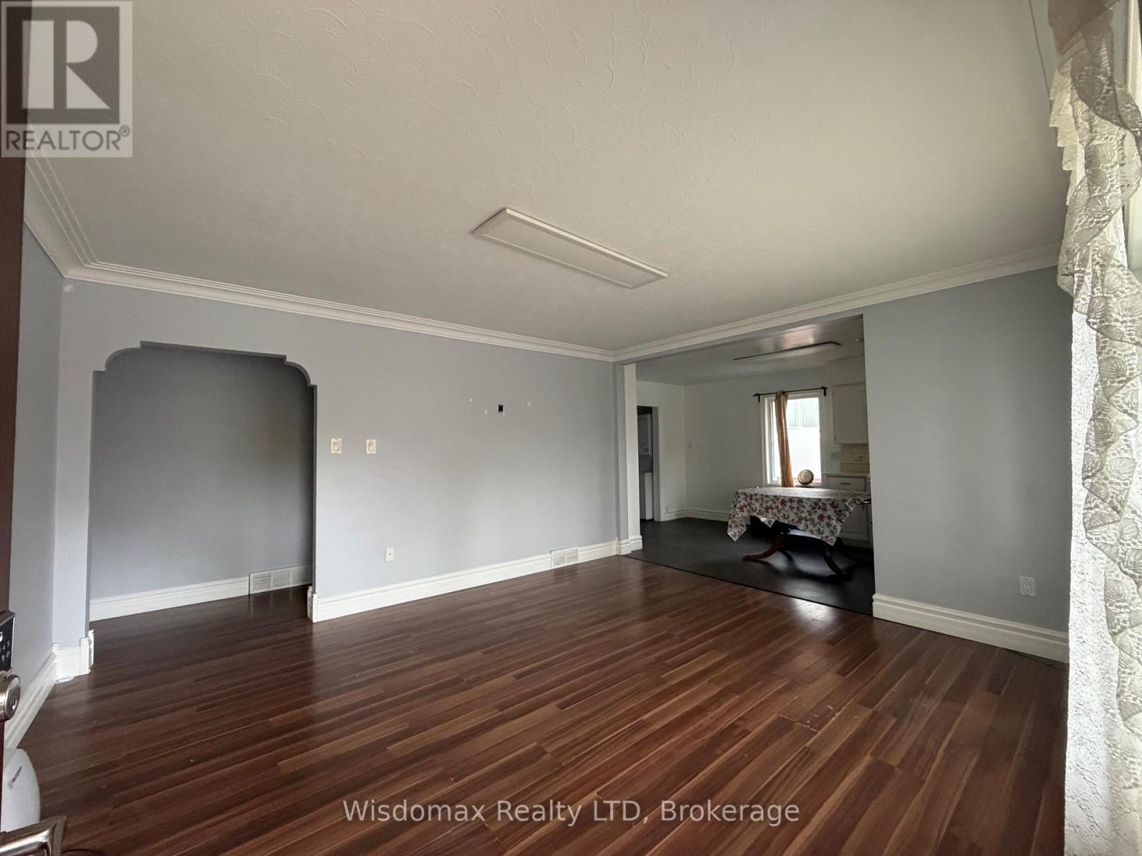 25 Ted Street, St. Catharines, Ontario L2N 1E6 - Photo 2 - X12500262