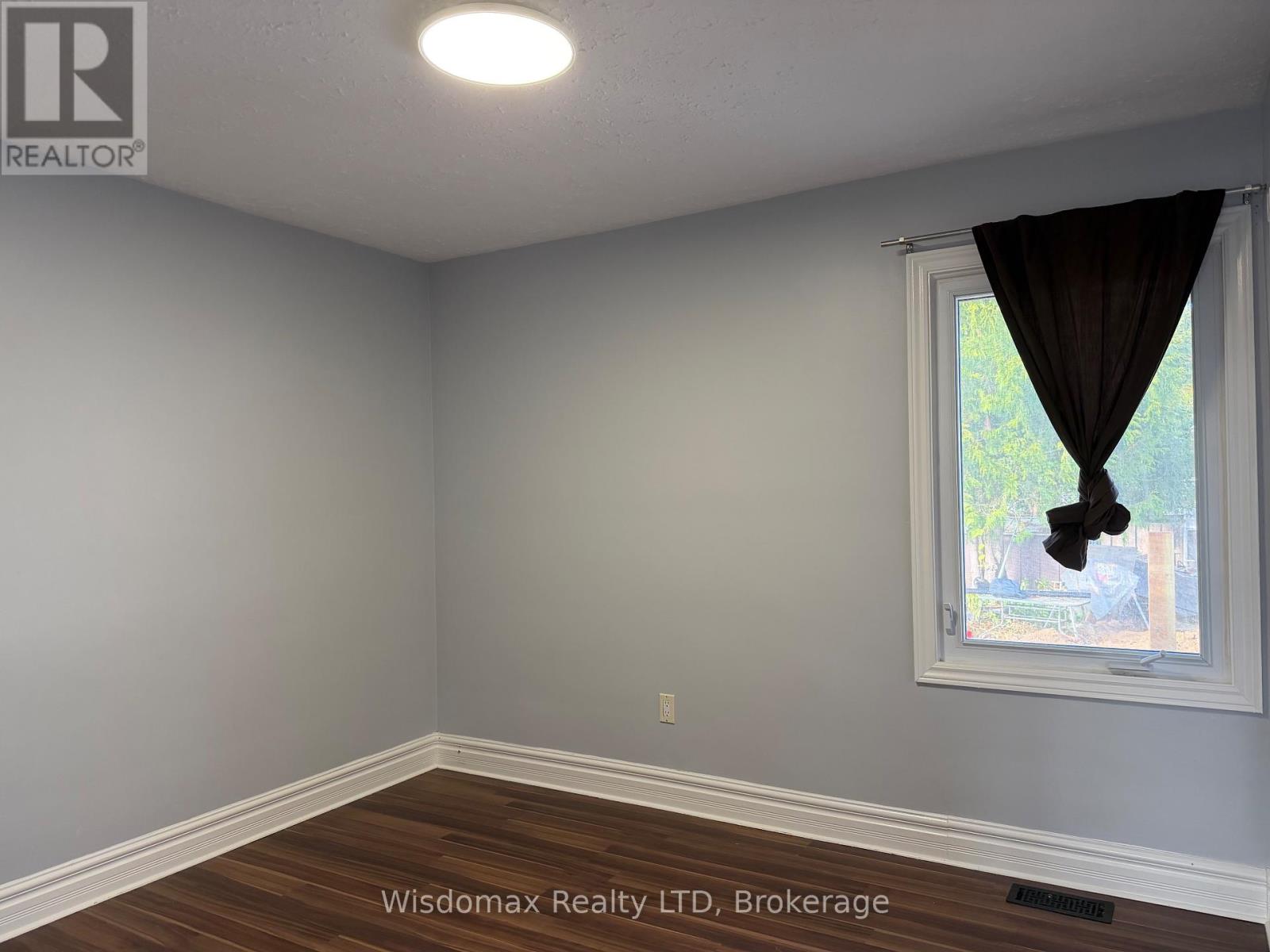 25 Ted Street, St. Catharines, Ontario L2N 1E6 - Photo 8 - X12500262