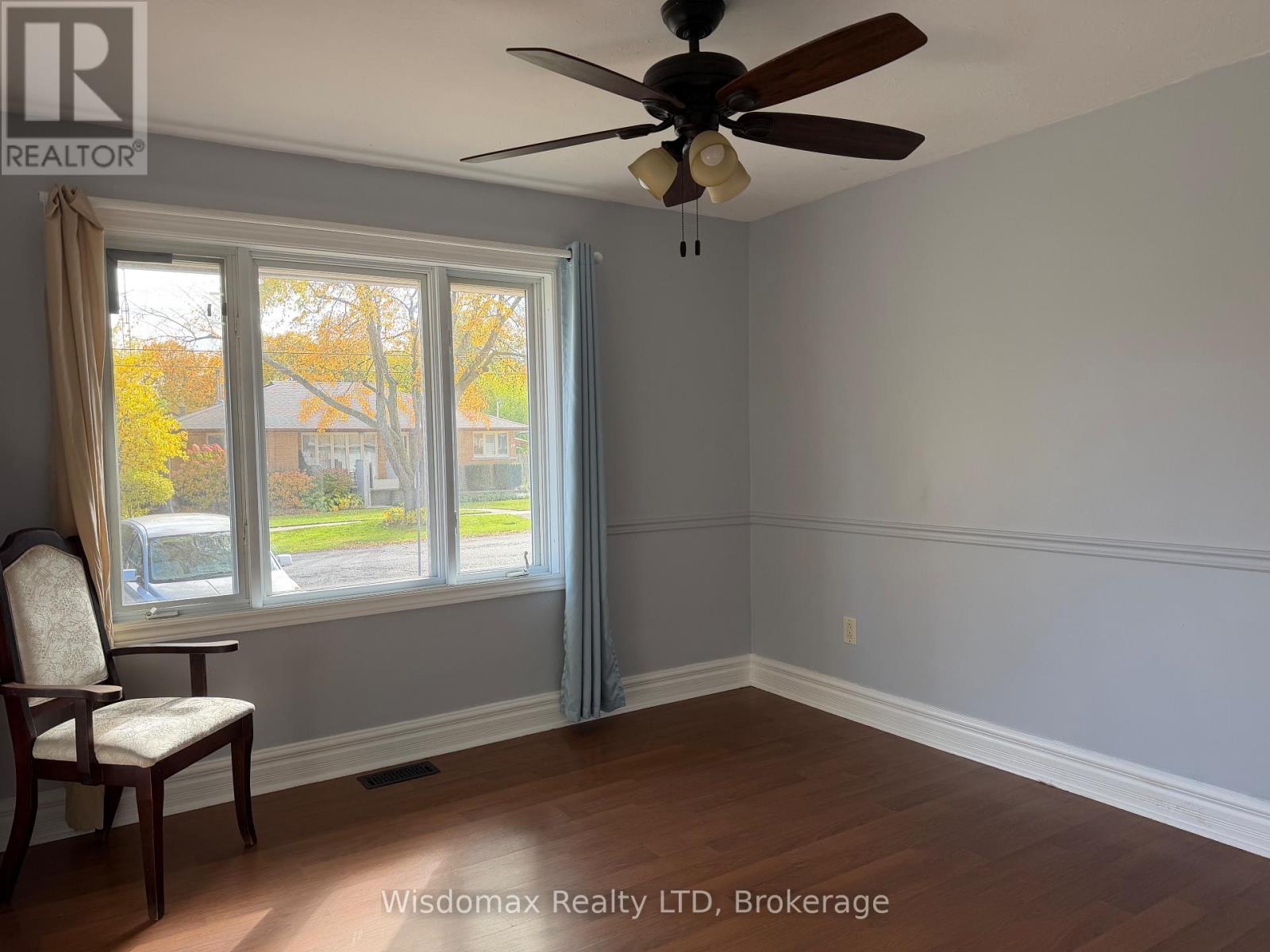 25 Ted Street, St. Catharines, Ontario L2N 1E6 - Photo 5 - X12500262