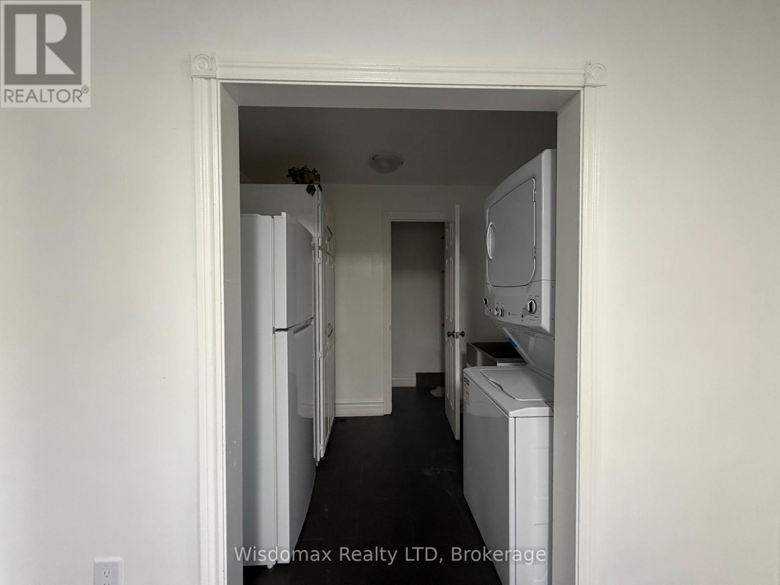 25 Ted Street, St. Catharines, Ontario L2N 1E6 - Photo 4 - X12500262