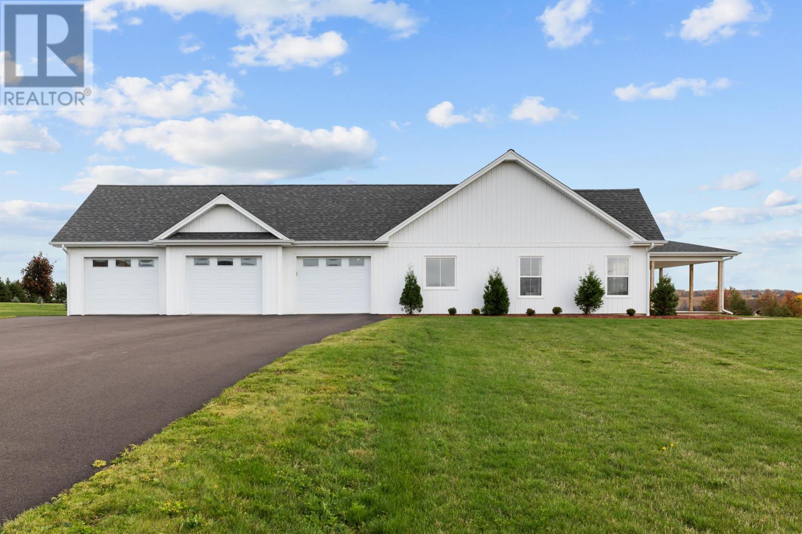 8 Macneill Avenue, Clyde River, Prince Edward Island  C0A 1H1 - Photo 7 - 202527257