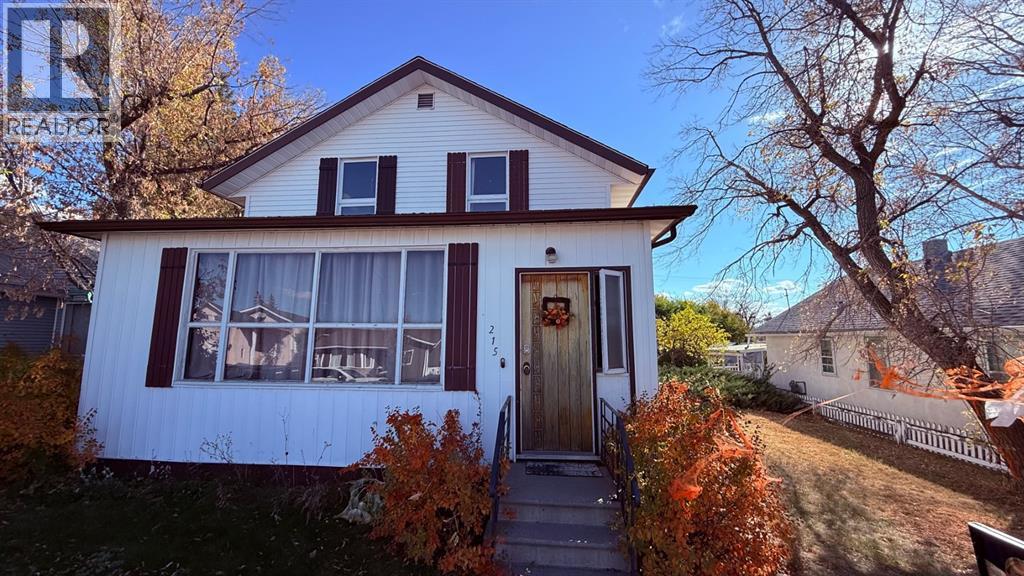 215 5 Avenue W, Hanna, Alberta  T0J 1P0 - Photo 1 - A2263668