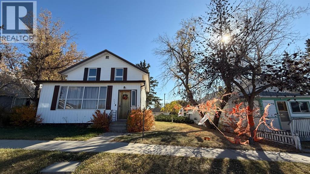 215 5 Avenue W, Hanna, Alberta  T0J 1P0 - Photo 3 - A2263668