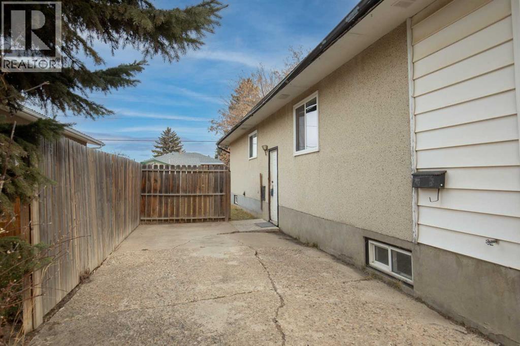 40 Wells Street, Red Deer, Alberta  T4N 5Y3 - Photo 3 - A2268634