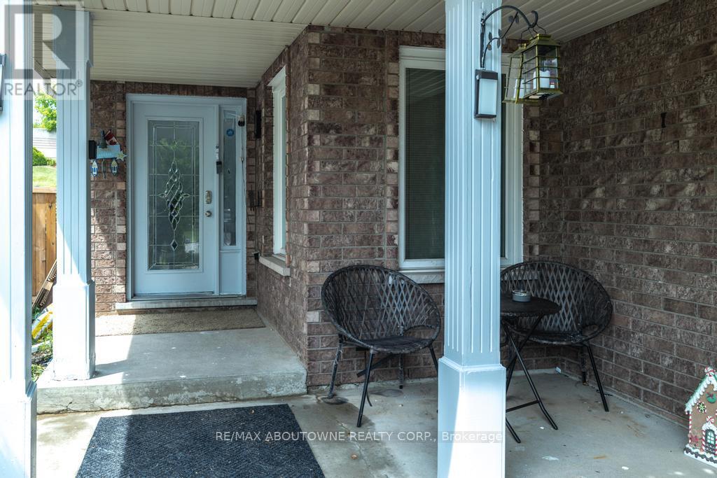14 Sable Drive, Hamilton, Ontario  L9K 1K9 - Photo 4 - X12507756