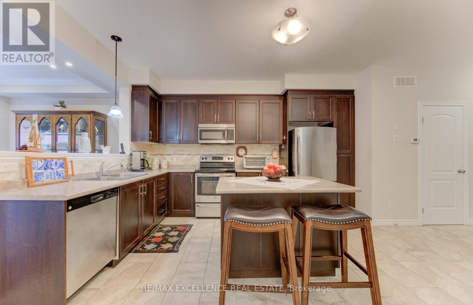 295 Steepleridge Street, Kitchener, Ontario  N2P 0B4 - Photo 9 - X12507780