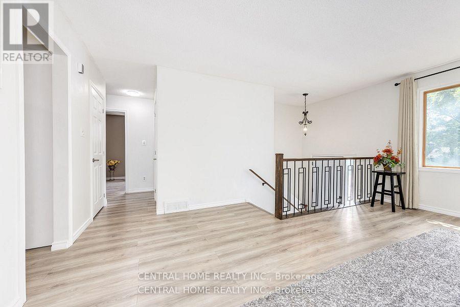 92 Pinemeadow Crescent, Waterloo, Ontario  N2T 1A7 - Photo 8 - X12507862