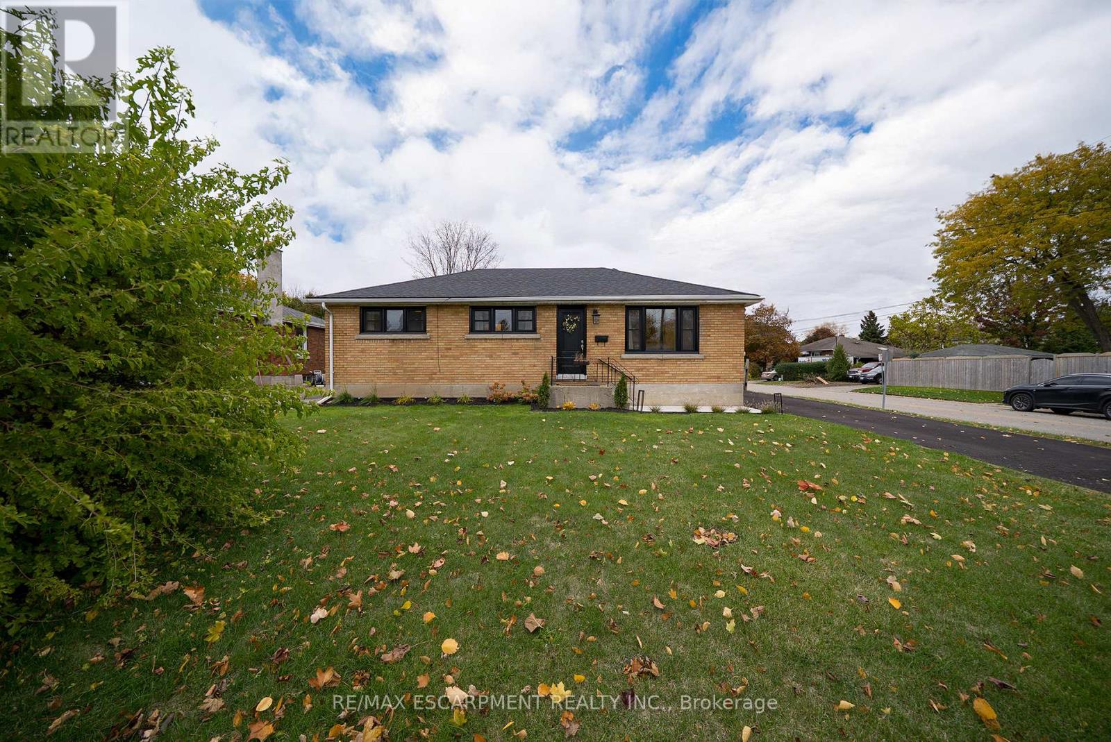 37 ROWANWOOD AVENUE, Brantford, Ontario