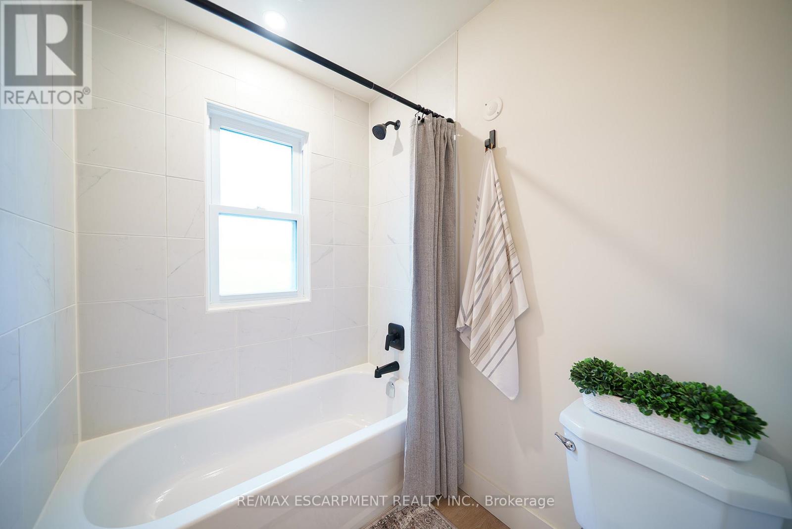 37 Rowanwood Avenue, Brantford, Ontario  N3S 7C1 - Photo 19 - X12508006