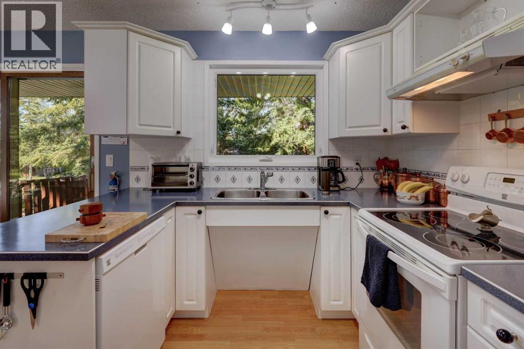 5601 Dalcastle Hill Nw, Calgary, Alberta  T3A 2A2 - Photo 5 - A2251238