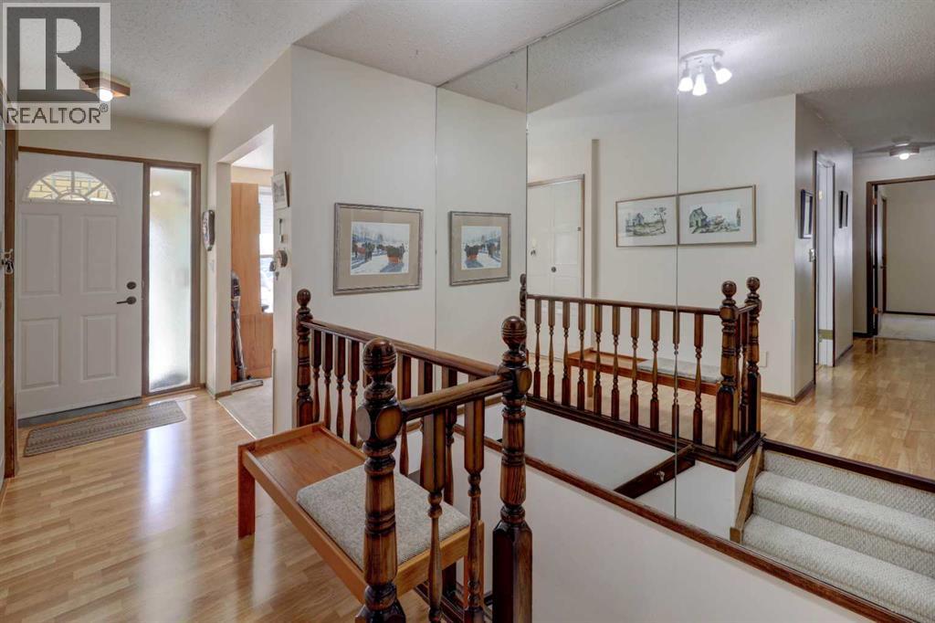 5601 Dalcastle Hill Nw, Calgary, Alberta  T3A 2A2 - Photo 3 - A2251238