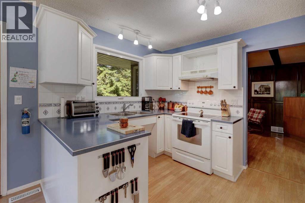 5601 Dalcastle Hill Nw, Calgary, Alberta  T3A 2A2 - Photo 4 - A2251238