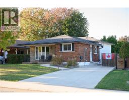 52 GARDINER Drive, Hamilton, Ontario