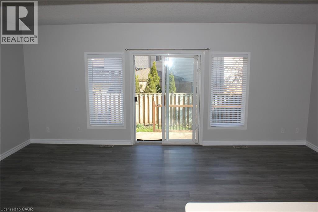 590 Little Dover Crescent, Waterloo, Ontario N2K 4E5 - Photo 3 - 40785383