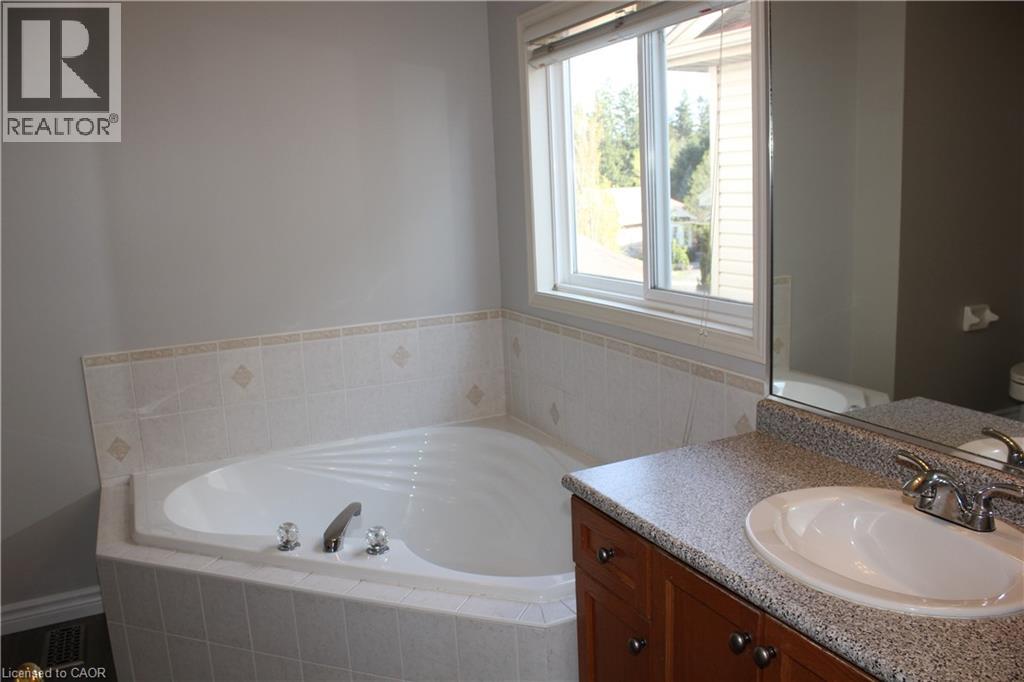 590 Little Dover Crescent, Waterloo, Ontario N2K 4E5 - Photo 17 - 40785383